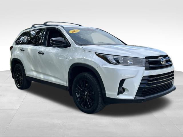 Used 2019 Toyota Highlander SE w/ Nightshade Edition AWD/4WD image 7
