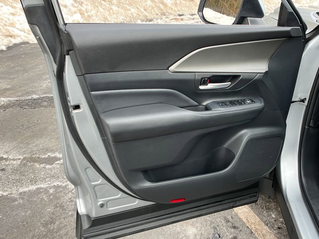 Used 2025 Toyota Grand Highlander AWD image 11