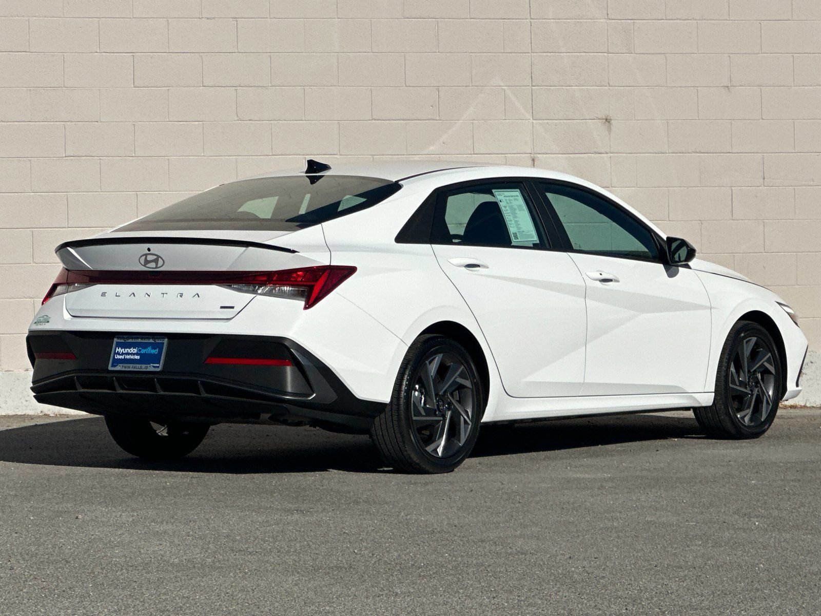 Certified 2025 Hyundai Elantra SEL FWD image 3