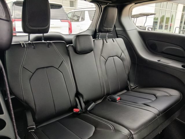 New 2027 Chrysler Pacifica Select FWD image 20