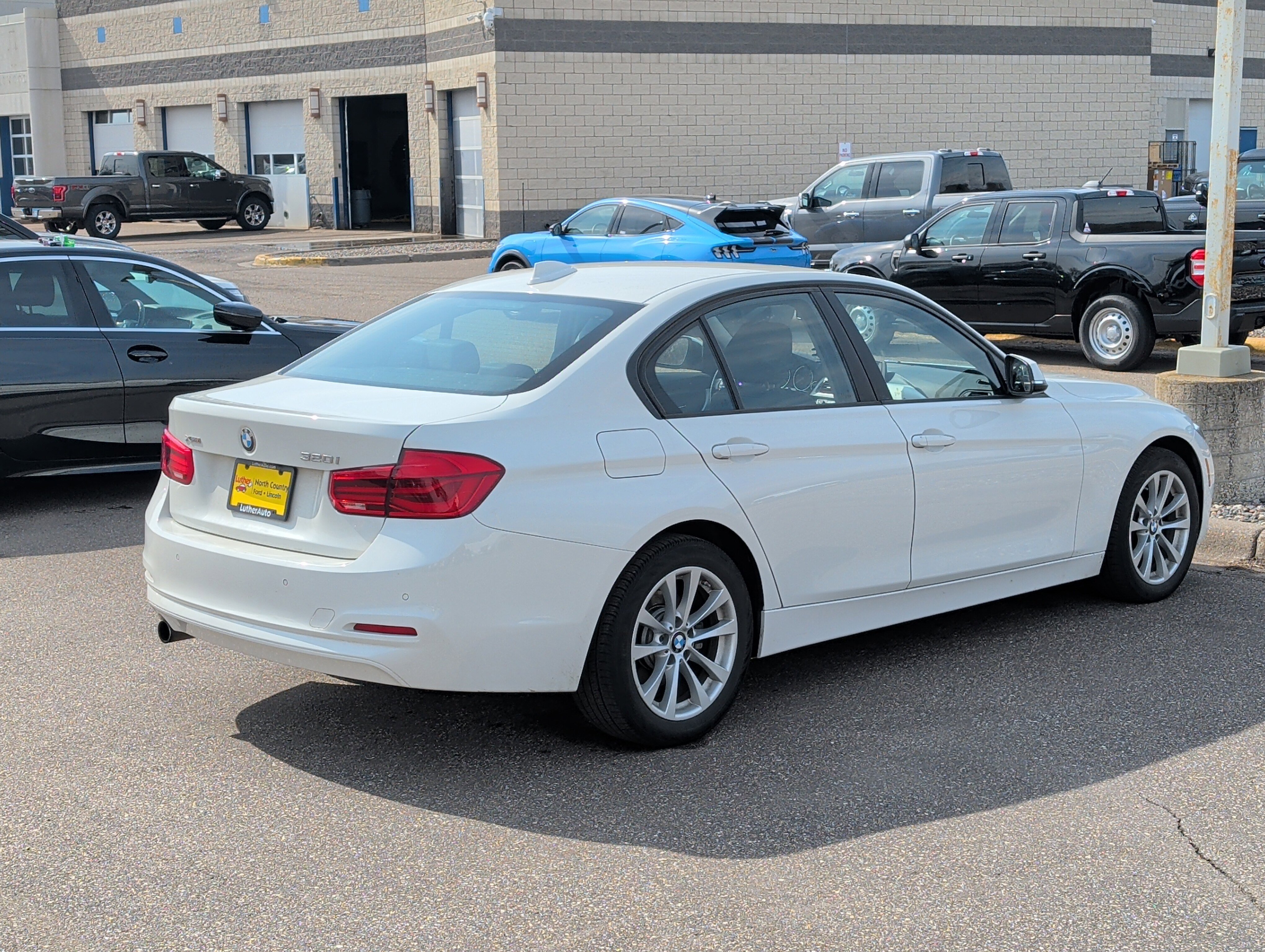 Used 2018 BMW 320i xDrive Sedan image 4