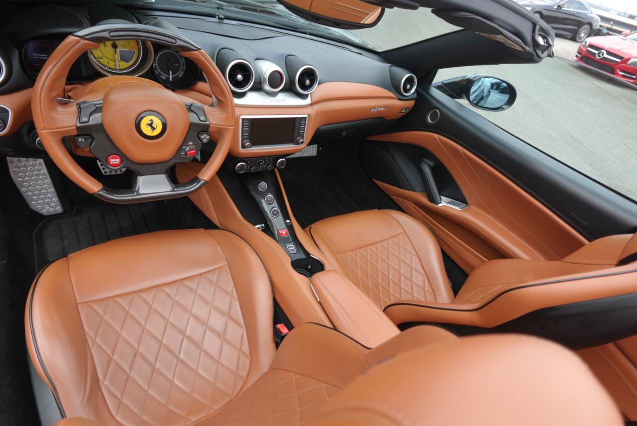 Used 2015 Ferrari California T RWD image 14