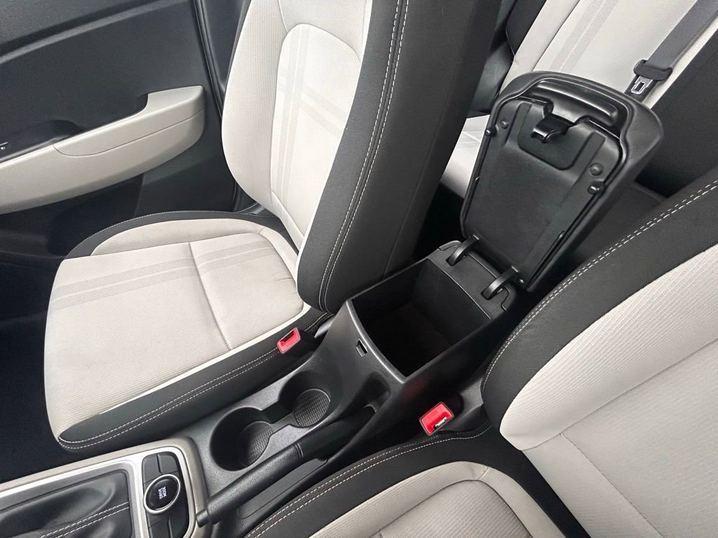 Used 2022 Hyundai Venue SEL image 21