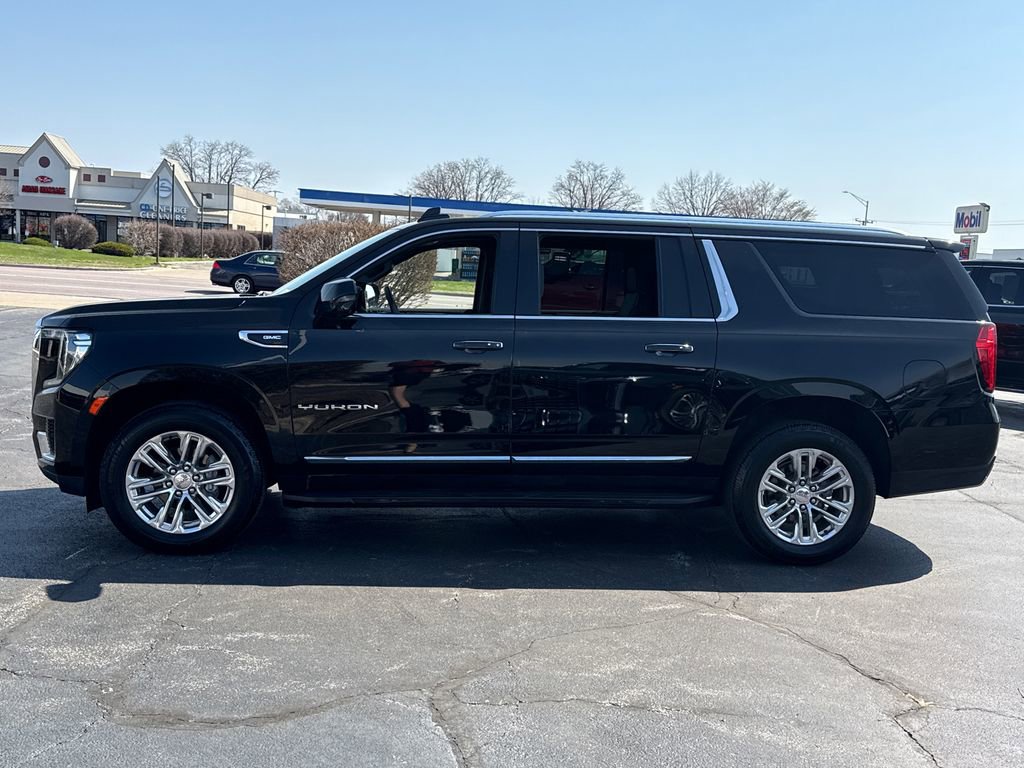 Used 2022 GMC Yukon XL SLT w/ SLT Premium Package image 7