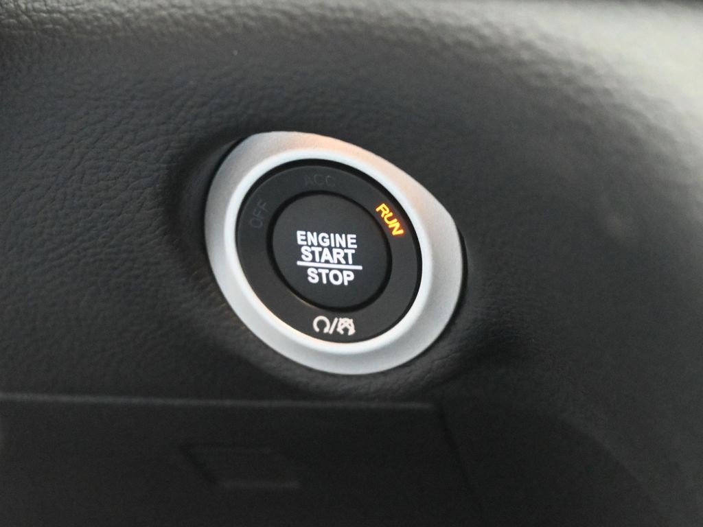 New 2026 Chrysler Pacifica Select image 7