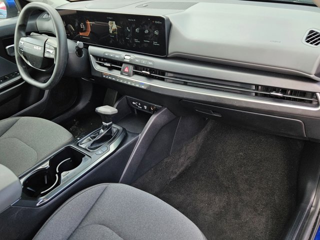 Used 2025 Kia K4 LXS image 32
