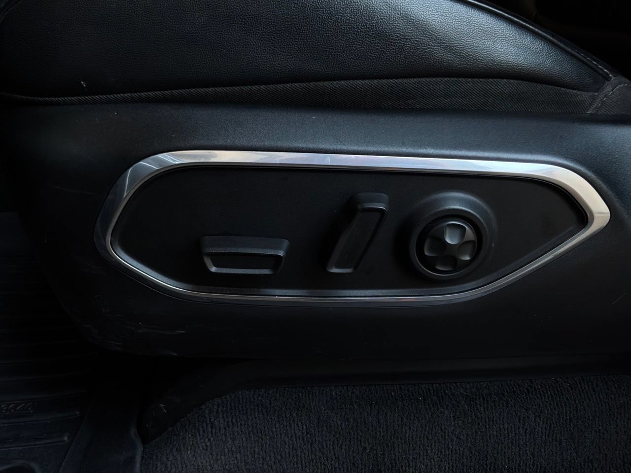 Used 2022 Jeep Wagoneer Series I AWD/4WD image 12