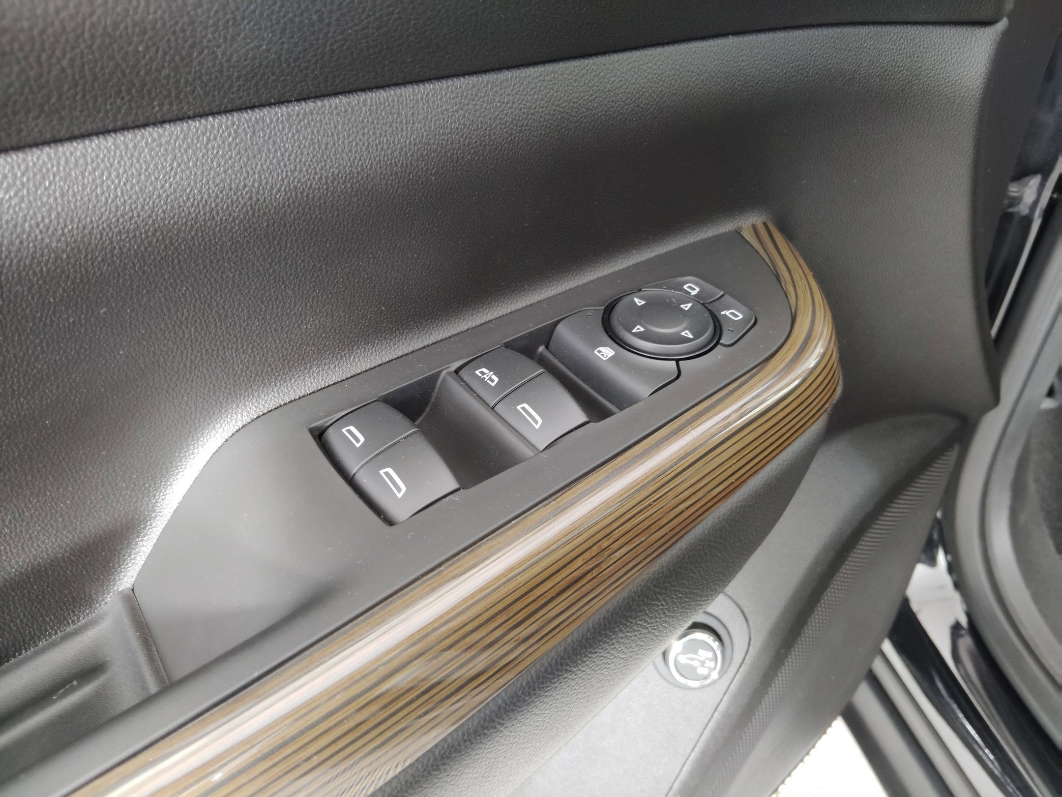 Used 2023 GMC Acadia SLE w/ Driver Convenience Package image 24