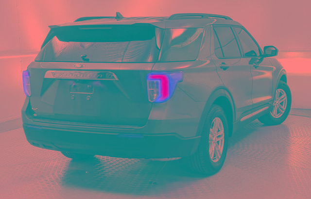 Certified 2023 Ford Explorer XLT image 3