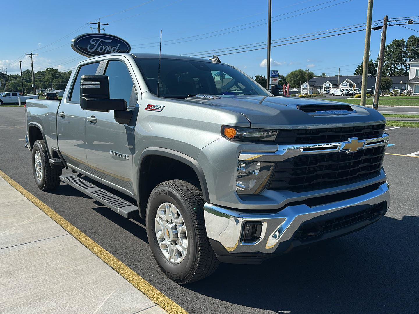 Used 2024 Chevrolet Silverado 2500 LT w/ Convenience Package AWD/4WD image 3