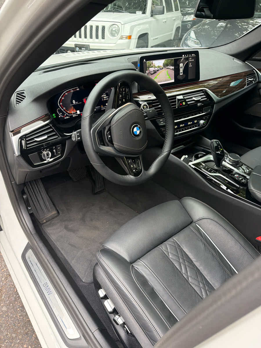Used 2023 BMW 530i xDrive w/ Premium Package AWD/4WD image 6