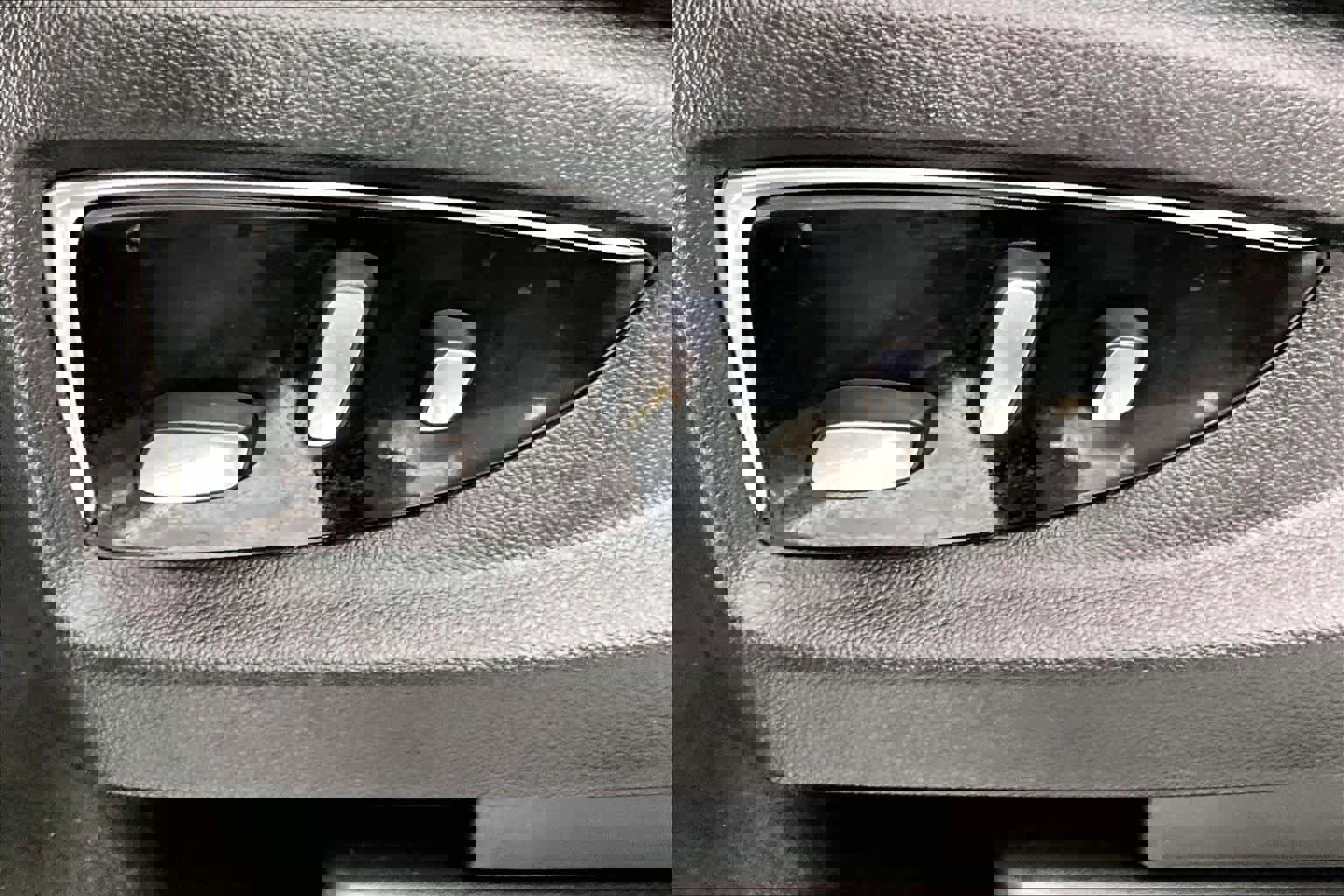 Used 2019 Cadillac Escalade ESV Premium Luxury image 32