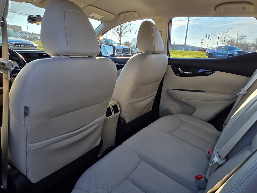 Used 2018 Nissan Rogue Sport SL image 31