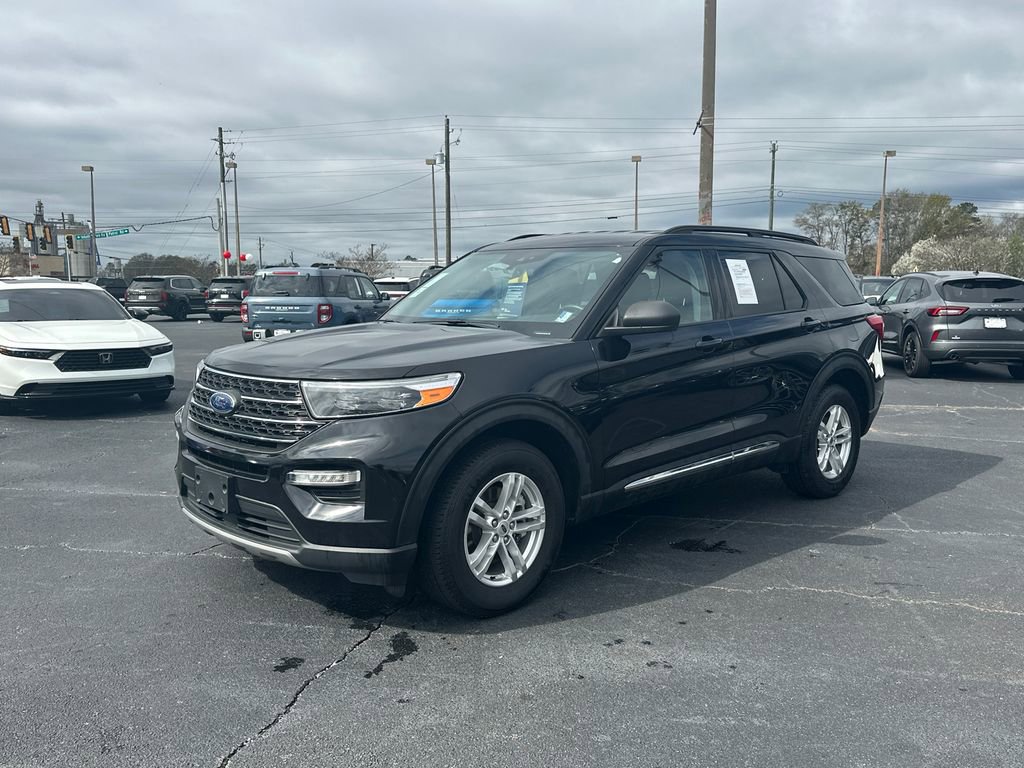 Certified 2023 Ford Explorer XLT w/ Equipment Group 202A AWD/4WD image 3