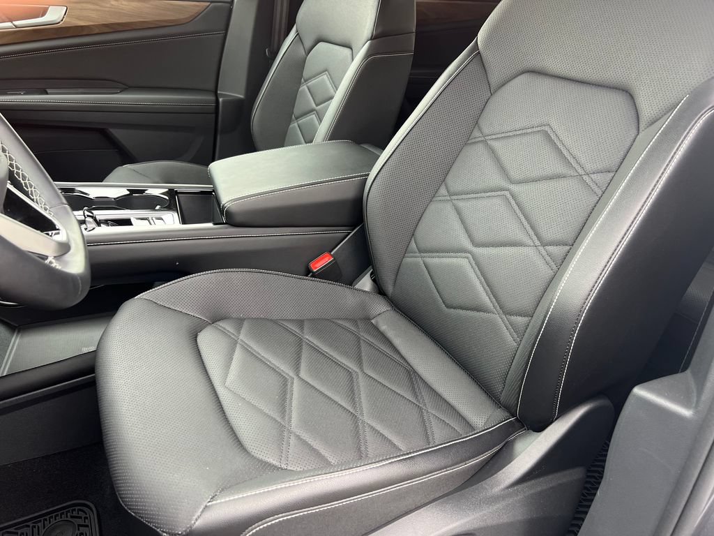 Used 2024 Volkswagen Atlas SE FWD image 11