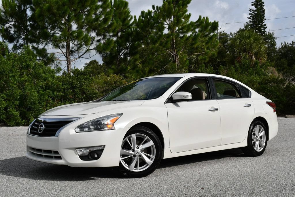 Used 2015 Nissan Altima 2.5 SL w/ Moonroof Package FWD video 2