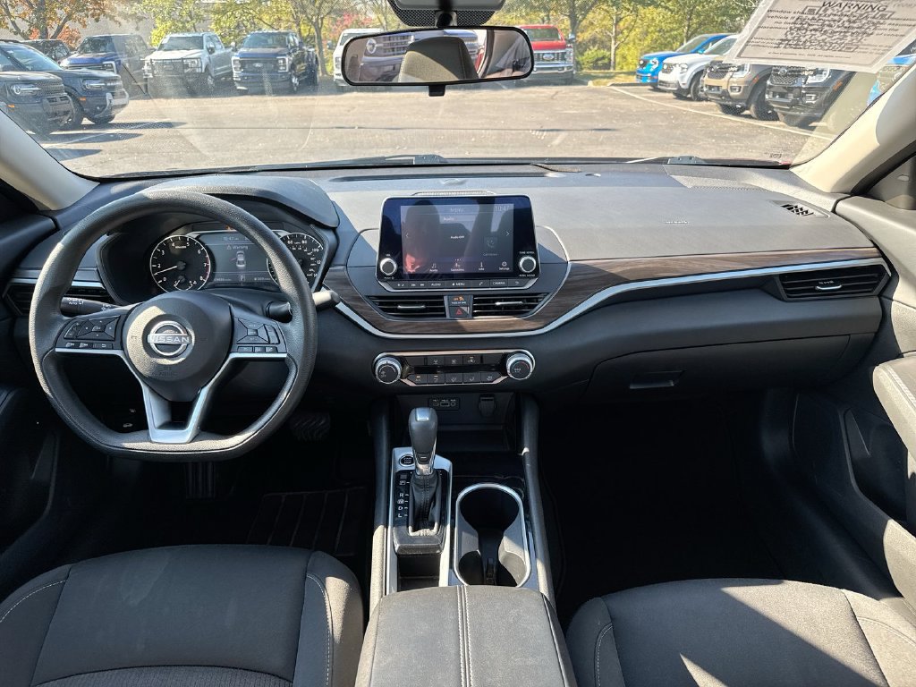 Used 2024 Nissan Altima 2.5 SV FWD image 10