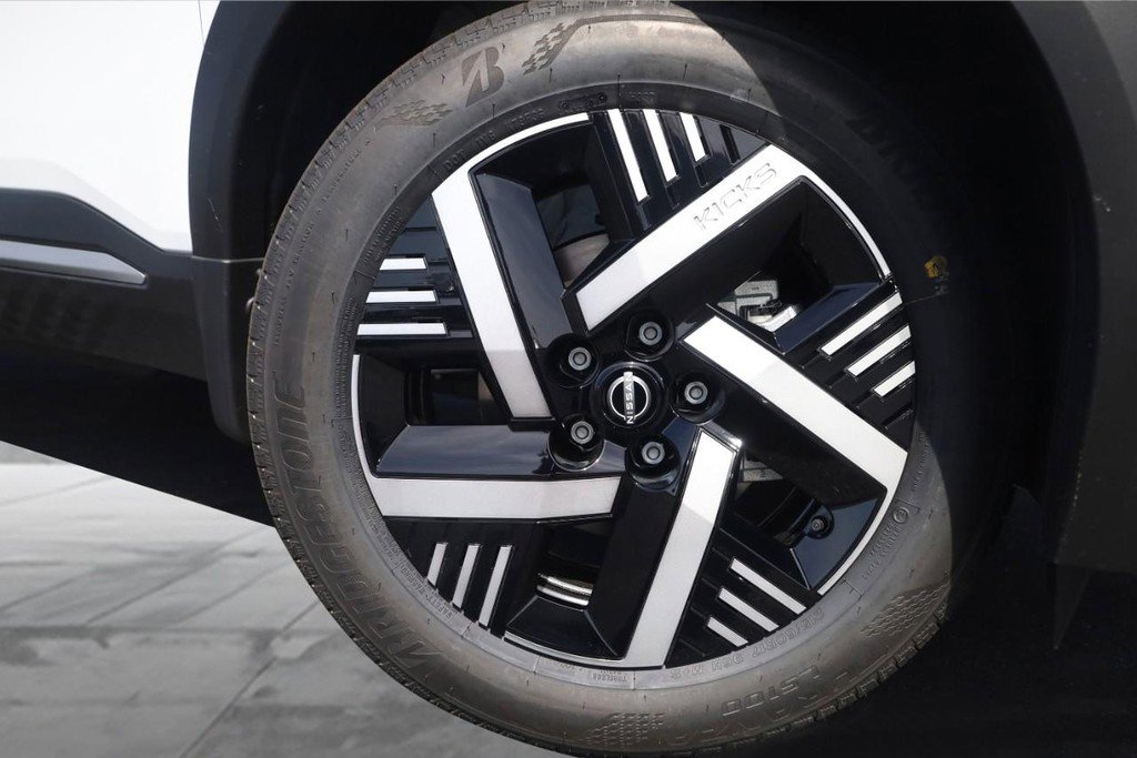New 2026 Nissan Kicks SV w/ SV Premium Package FWD image 3