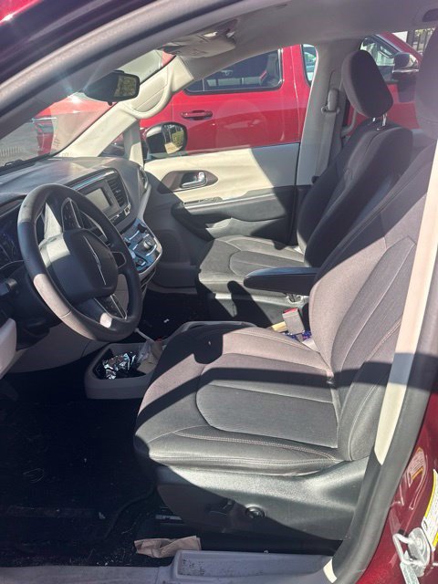 Used 2017 Chrysler Pacifica LX w/ Tire & Wheel Group FWD image 6