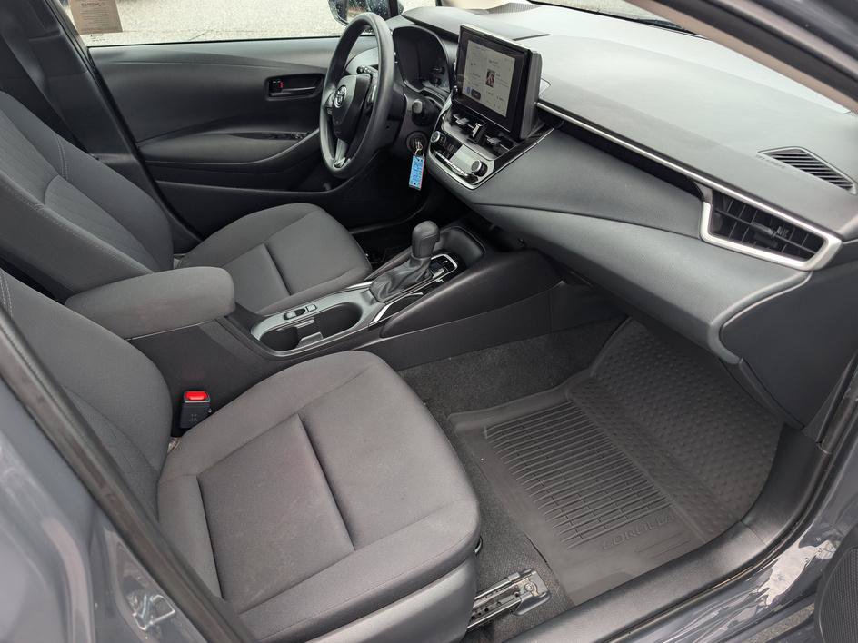 Used 2025 Toyota Corolla LE FWD image 24