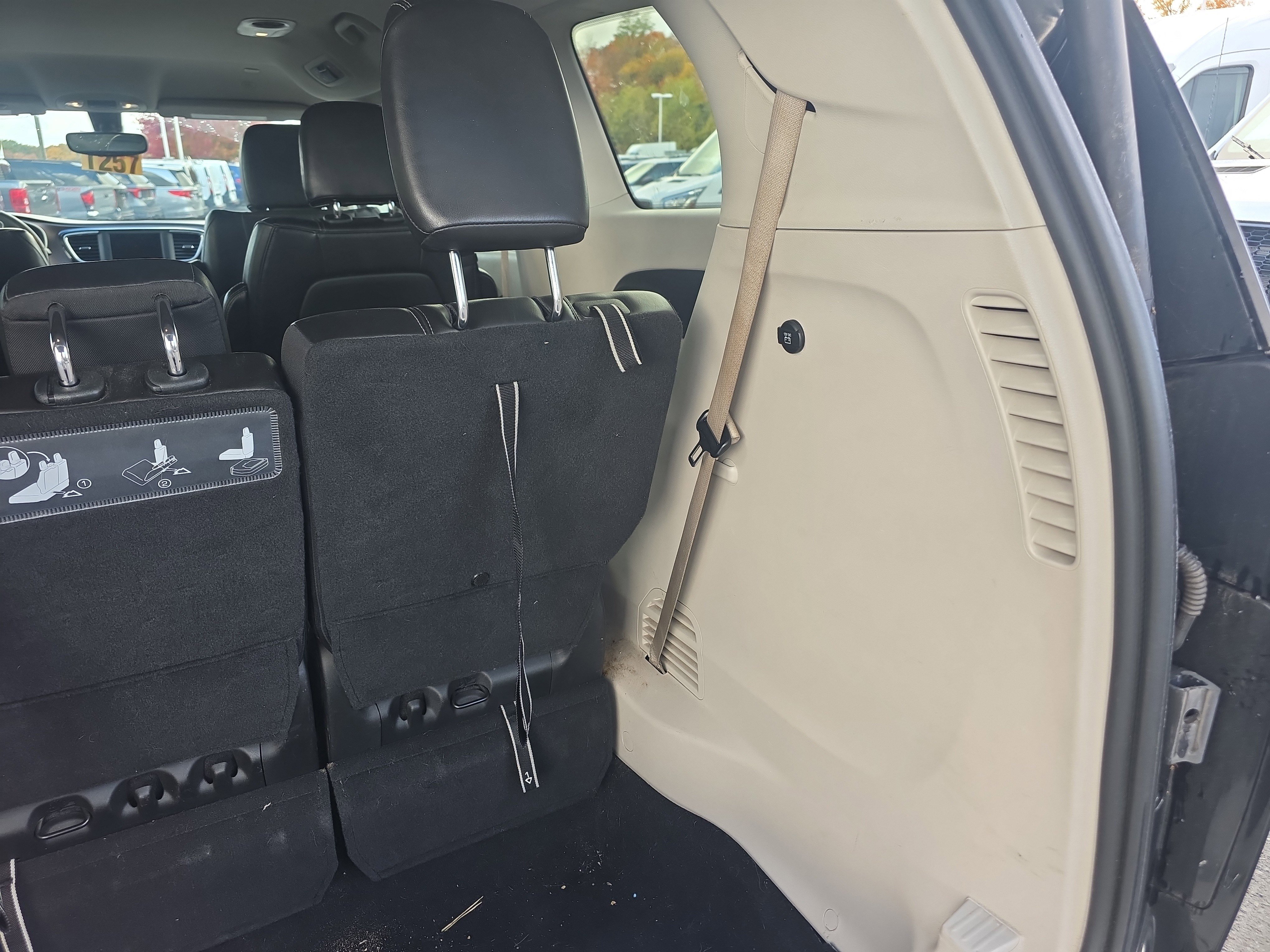 Used 2021 Chrysler Voyager Lxi image 17