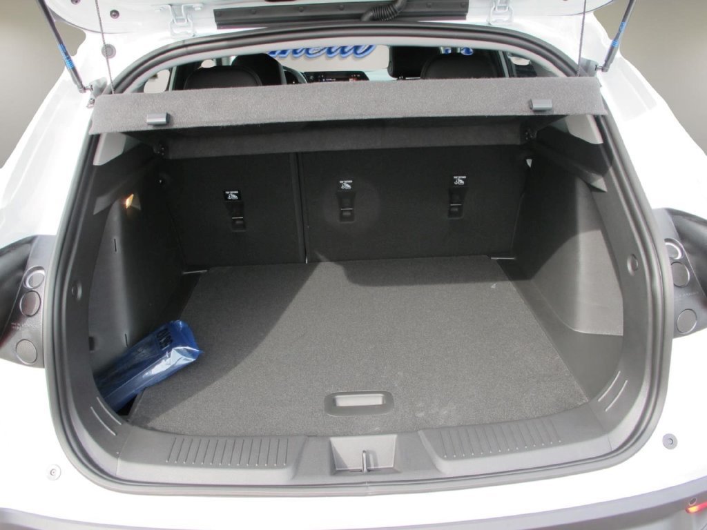 New 2026 Chevrolet Trax LT w/ Driver Confidence Package FWD image 24