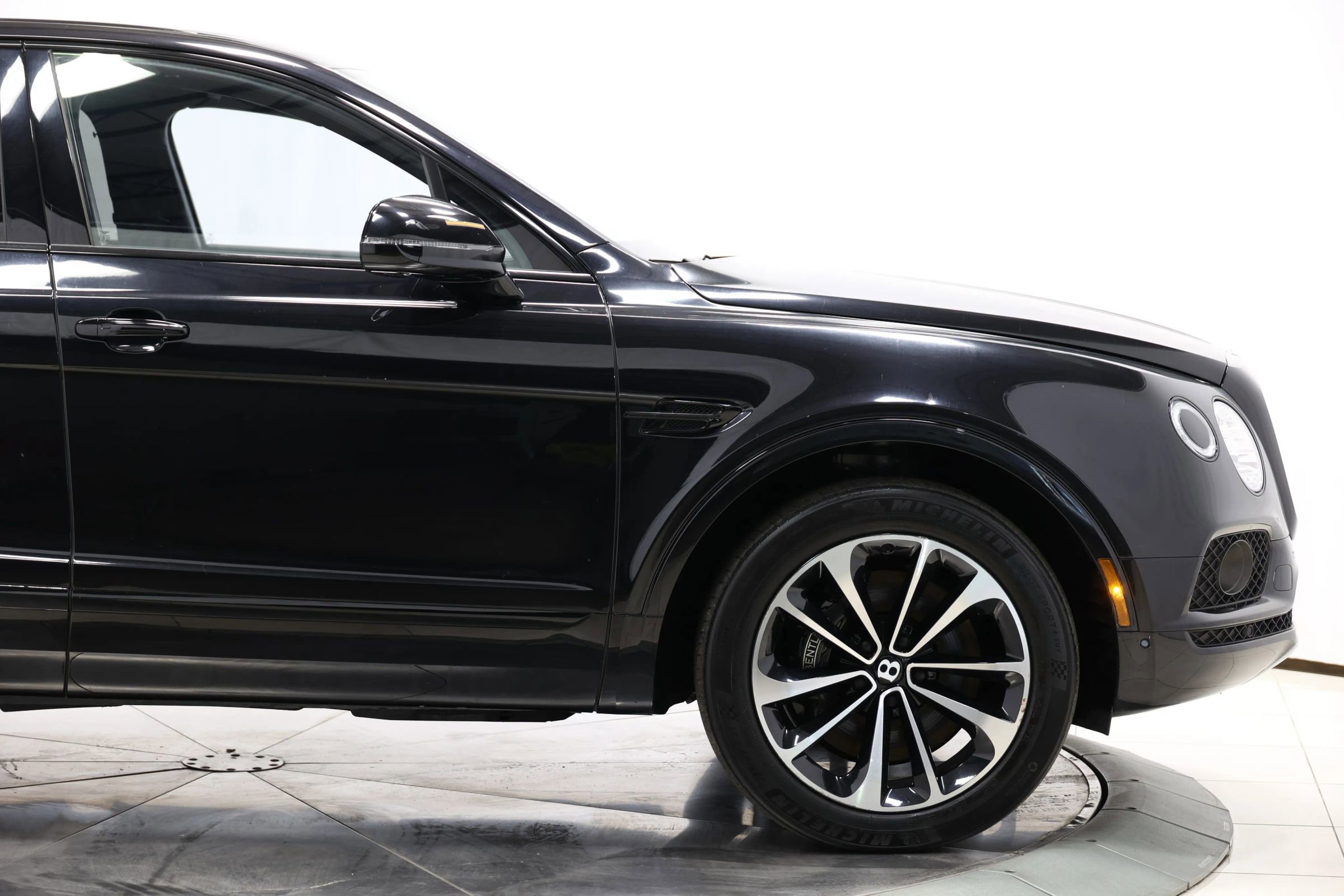Used 2019 Bentley Bentayga AWD/4WD image 72