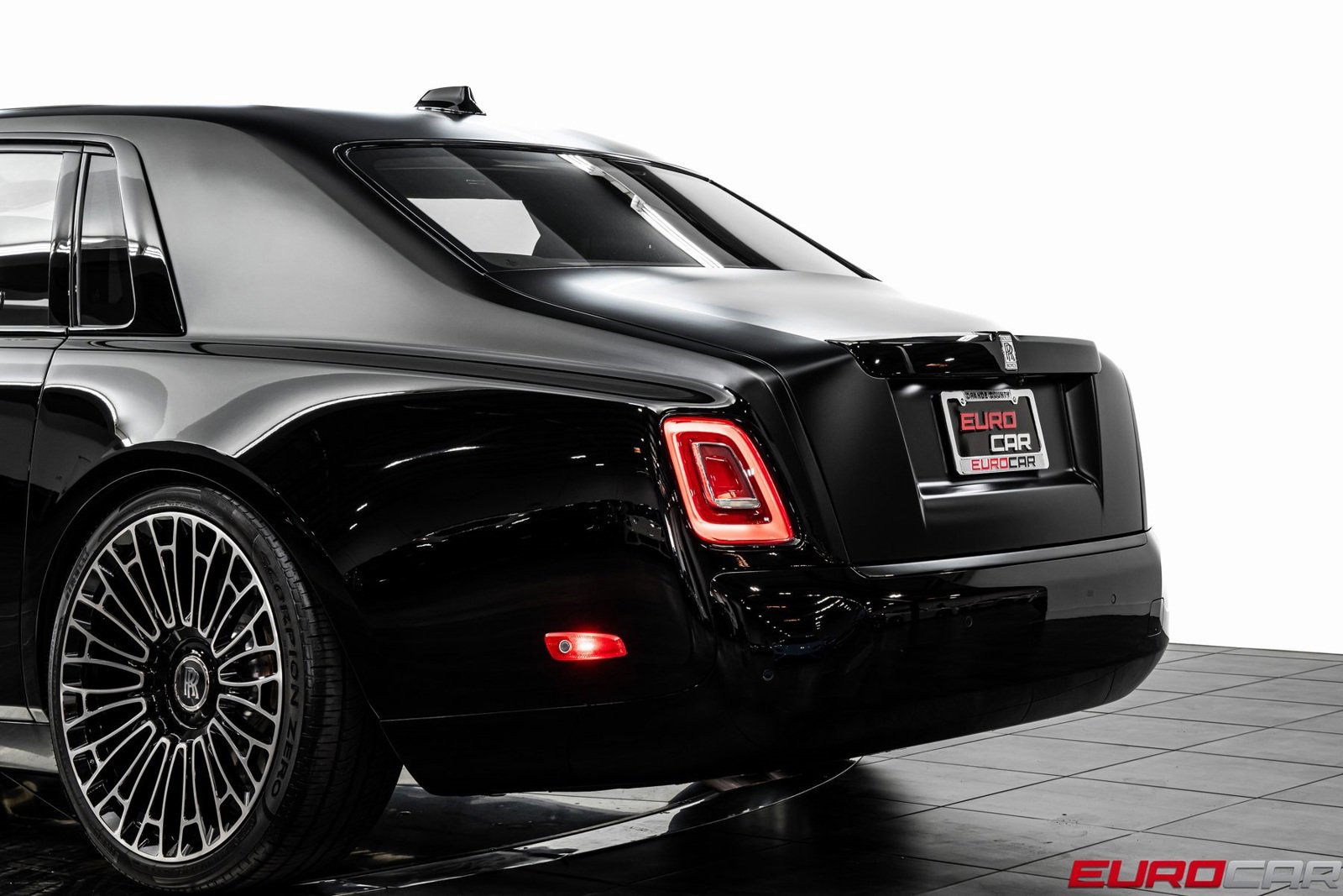 Used 2024 Rolls-Royce Phantom Sedan image 17