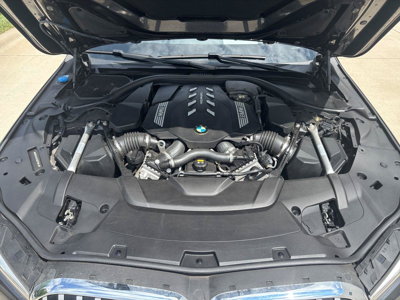 Used 2022 BMW 750Li xDrive AWD/4WD image 32