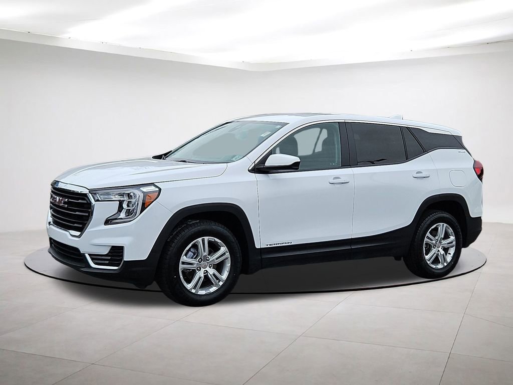 Used 2024 GMC Terrain SLE image 3