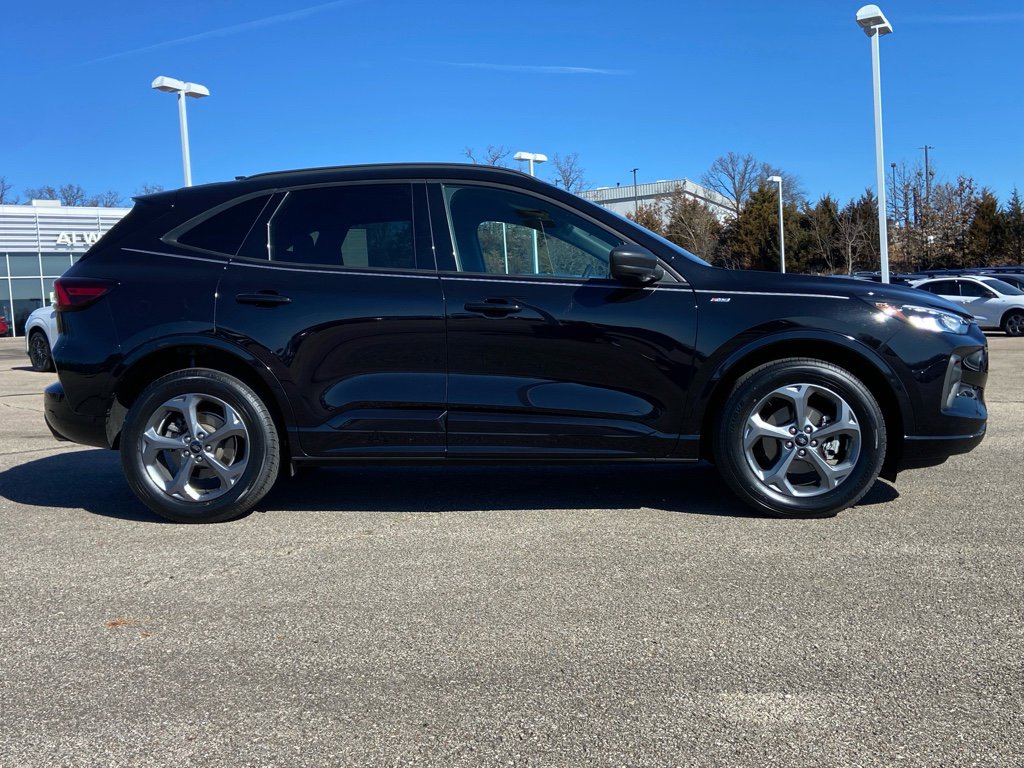 Used 2023 Ford Escape ST-Line w/ Tech Pack #1 AWD/4WD image 4