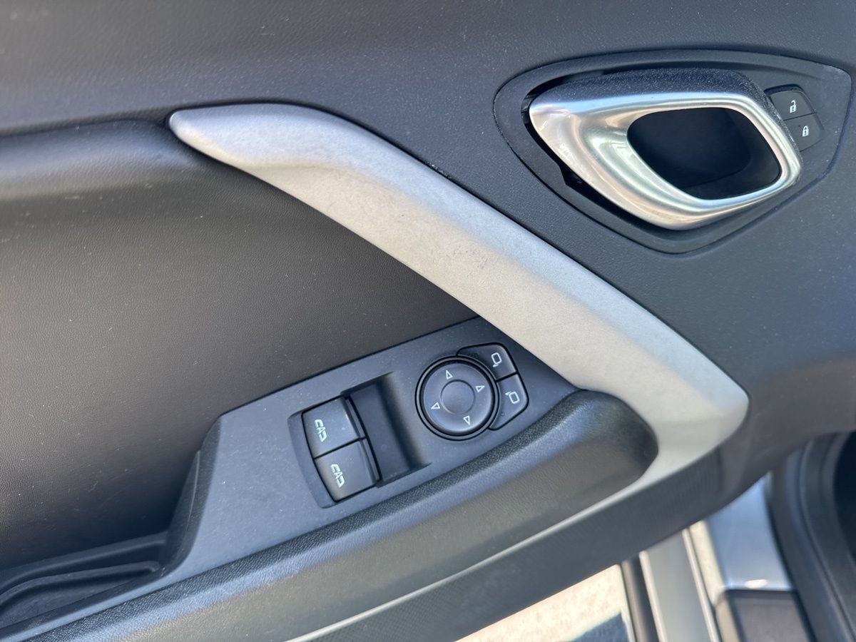 Used 2023 Chevrolet Camaro LT RWD image 13