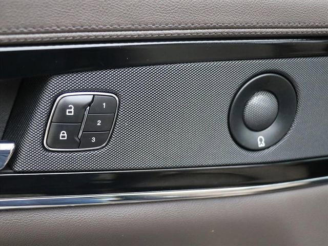 Used 2023 Lincoln Nautilus Reserve w/ Equipment Group 201A image 18