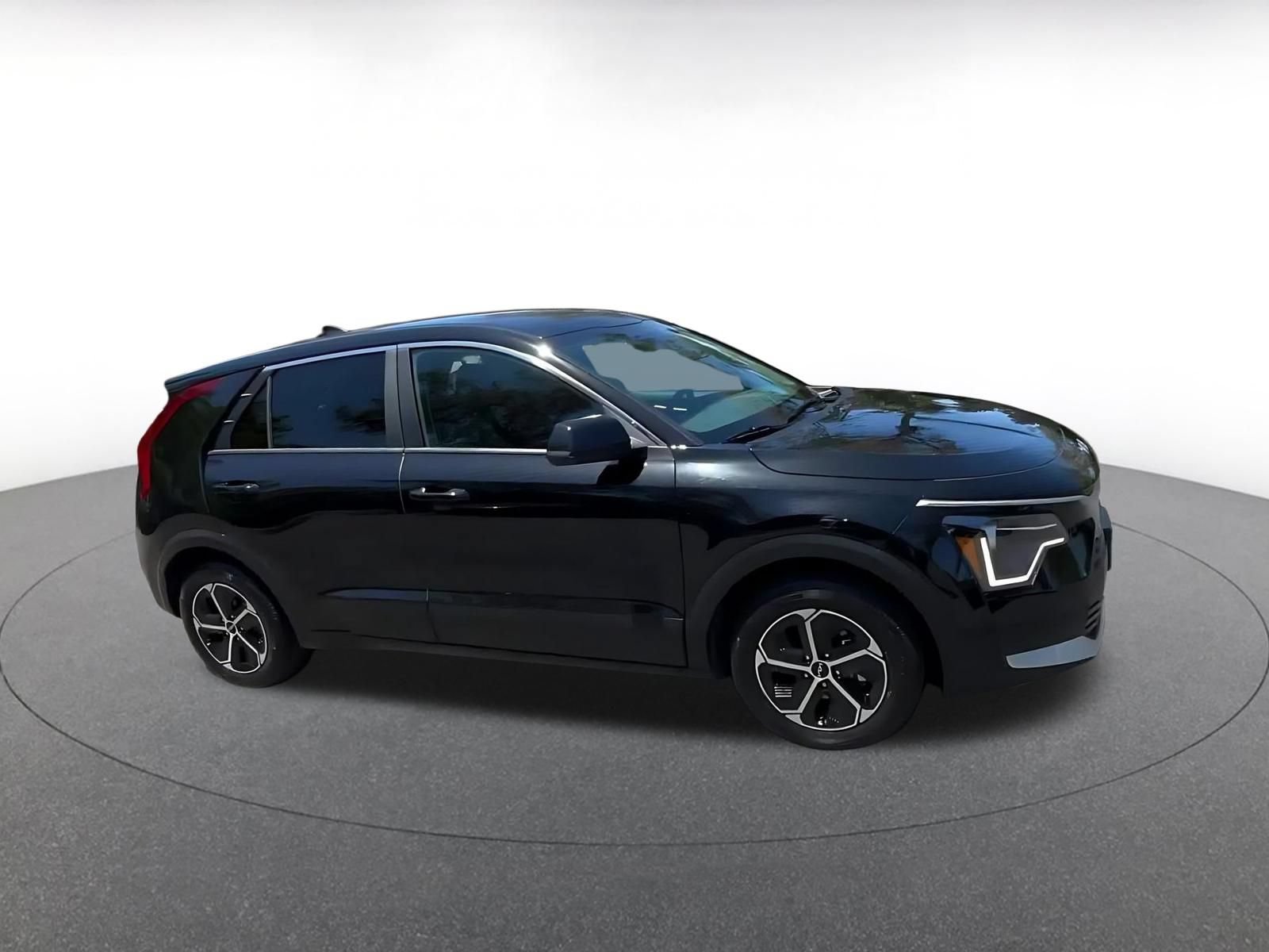 Used 2026 Kia Niro LX FWD image 2