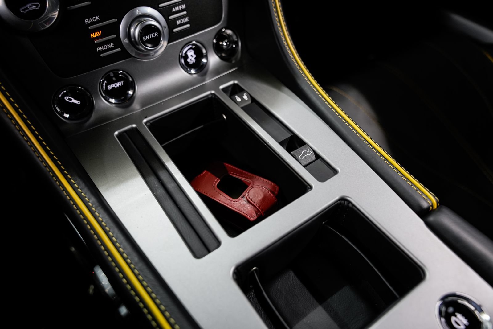 Used 2014 Aston Martin DB9 Coupe RWD image 15