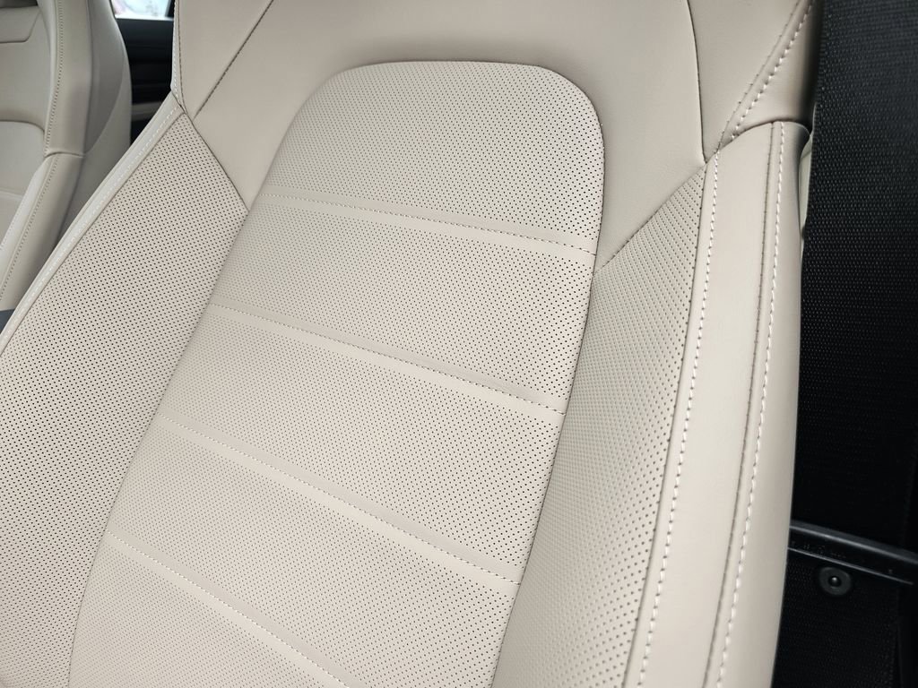 New 2025 Porsche Panamera 4 image 24
