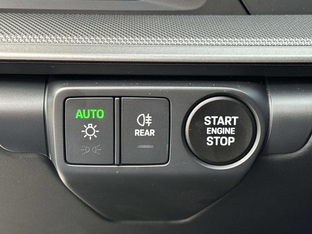 Used 2025 Porsche 911 Carrera image 22