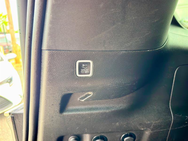 Used 2024 Jeep Wagoneer L Series II RWD image 6