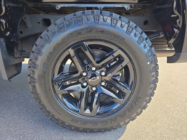 Used 2022 Chevrolet Silverado 1500 LT Trail Boss image 32
