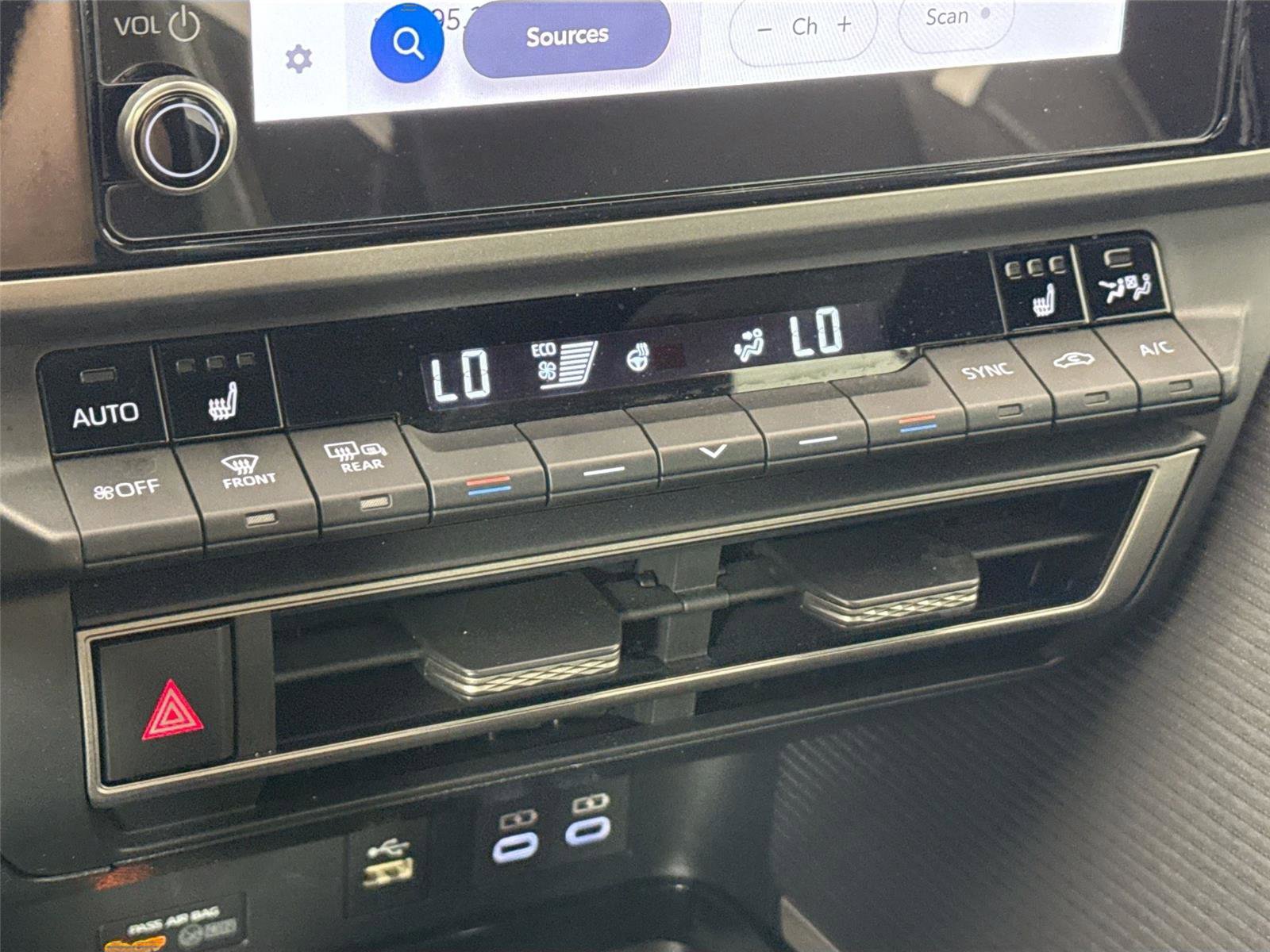 Certified 2025 Toyota Camry SE w/ Convenience Package image 26