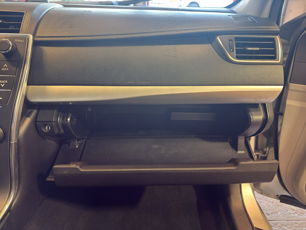 Used 2016 Toyota Camry SE FWD image 25