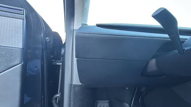 Used 2026 Tesla Model Y Long Range image 12