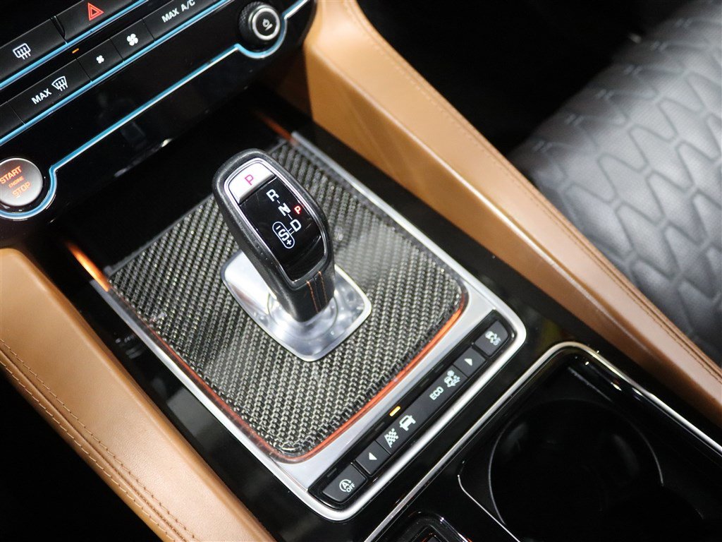 Used 2020 Jaguar F-PACE SVR image 28