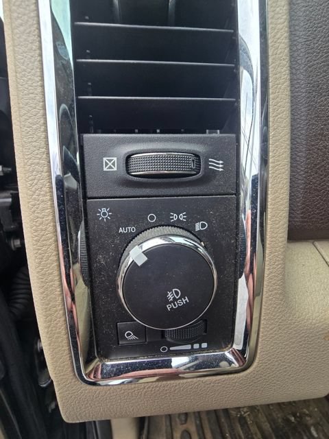 Used 2016 RAM 1500 Laramie w/ Convenience Group AWD/4WD image 10