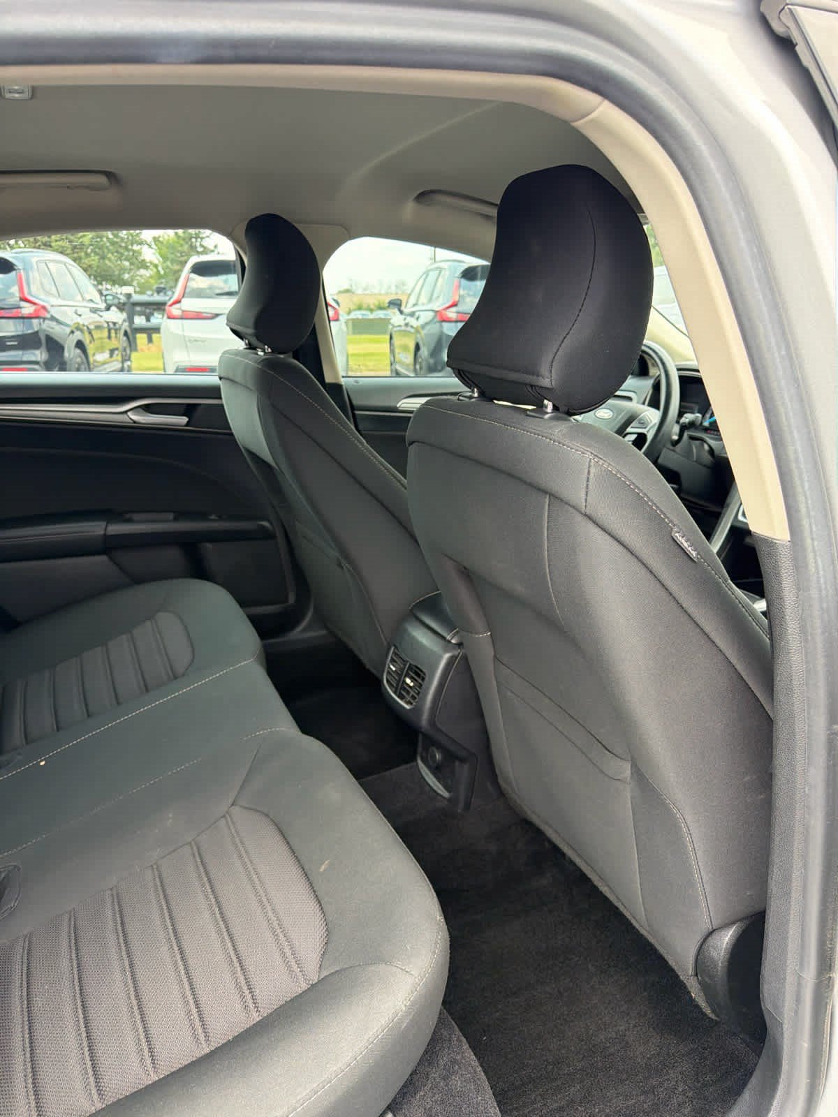 Used 2018 Ford Fusion SE w/ Fusion SE Technology Package FWD image 9