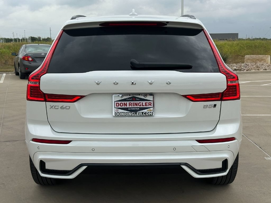 Used 2025 Volvo XC60 B5 Plus AWD/4WD image 4