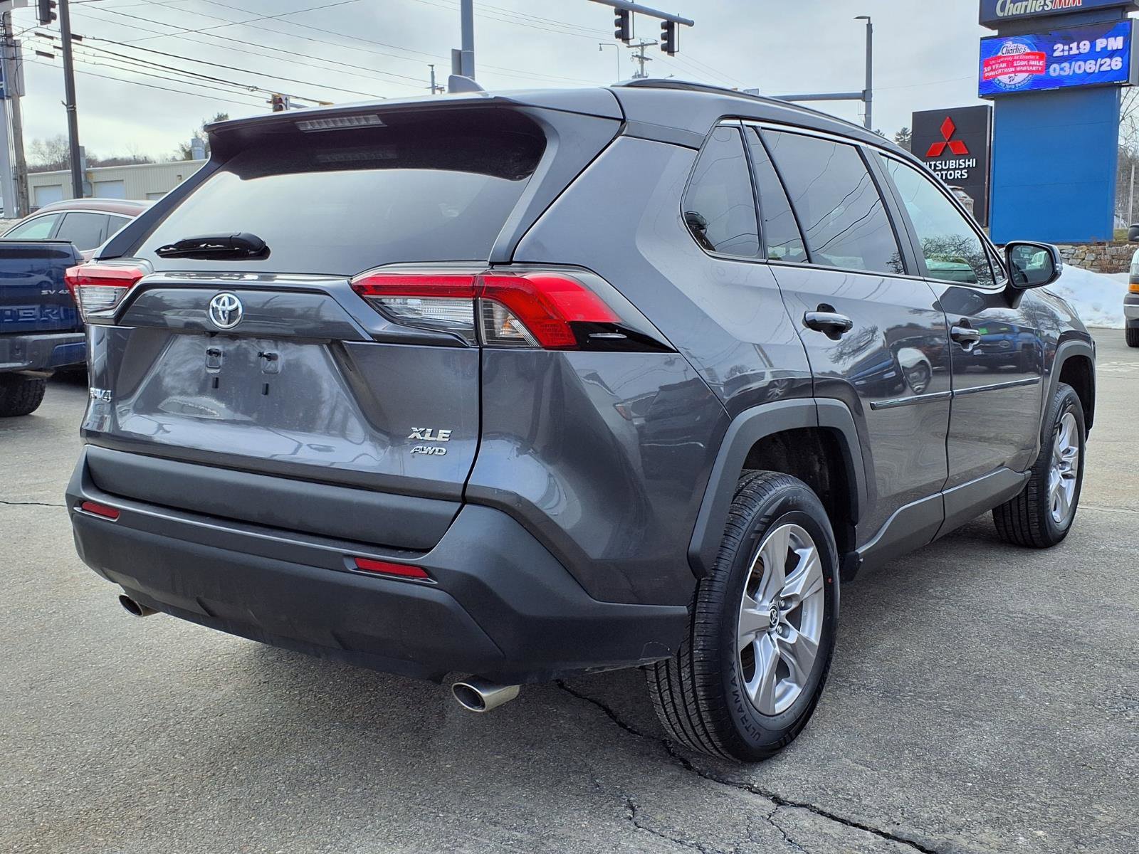 Used 2023 Toyota RAV4 XLE AWD/4WD image 4