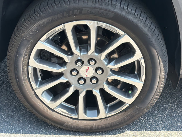 Used 2020 GMC Acadia Denali w/ Technology Package FWD image 19