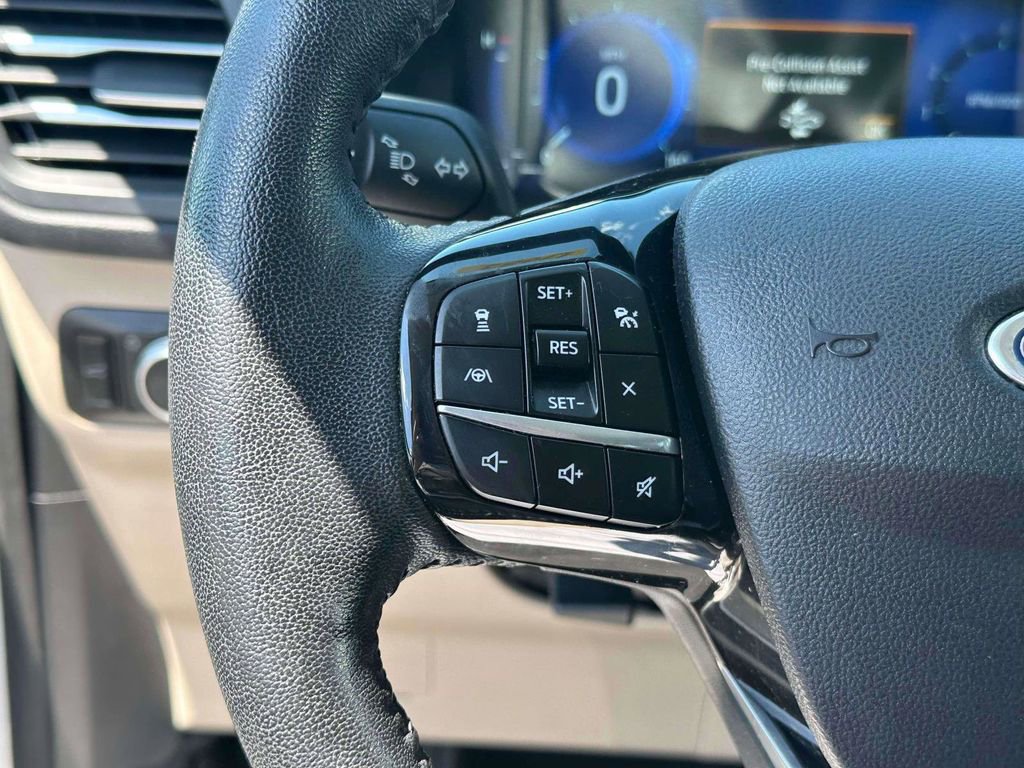 Used 2021 Ford Escape Titanium AWD/4WD image 22