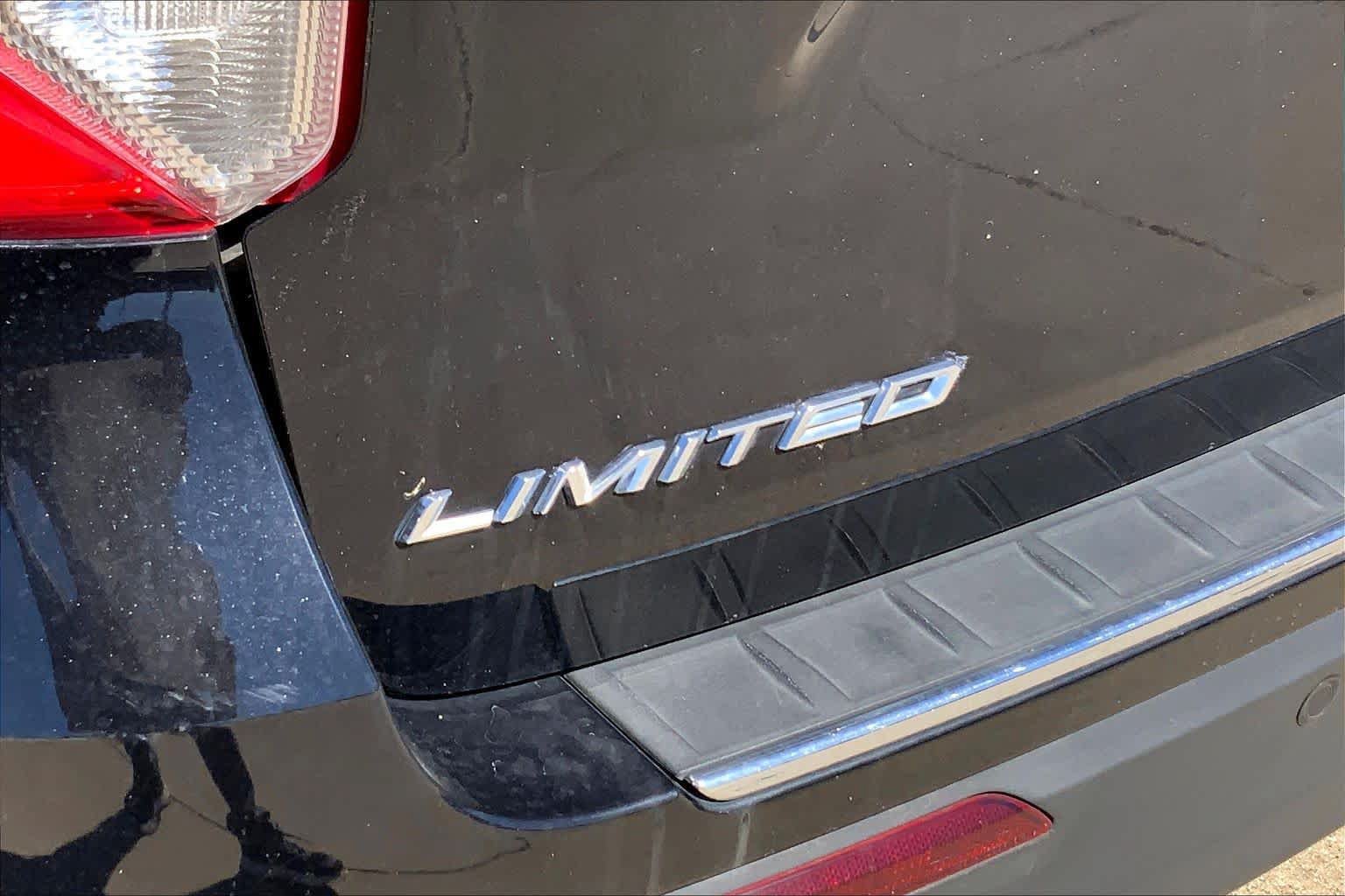 Used 2023 Ford Explorer Limited AWD/4WD image 10